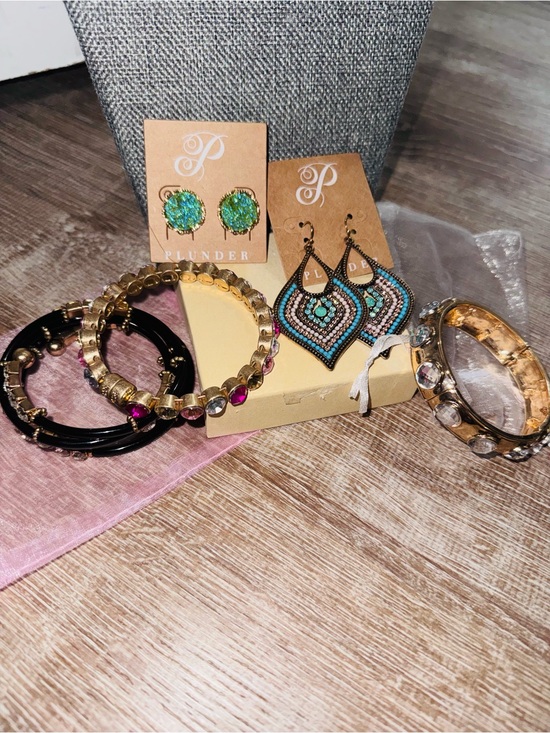 Plunder Jewelry - Plunder Bundle Earrings and Bracelet Set